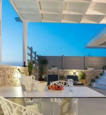 Апартаменти Luxury Roof With Jacuzzi City Center